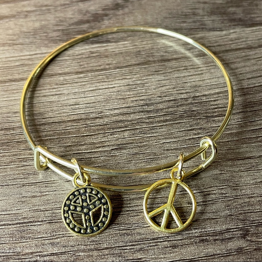 NEW Handmade Peace Bracelet ☮️